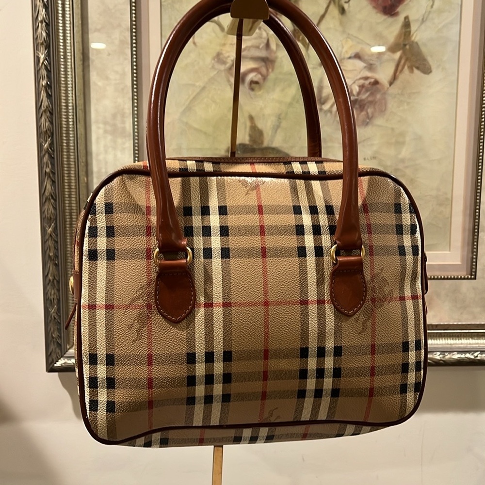 Burberrys Novacheck Bag with spots of peeling - Picture 5 of 11